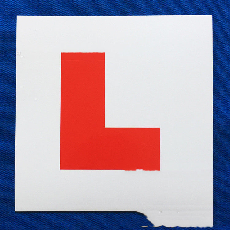 Magnetic L plates for learner drivers, 178mm – single L plate close-up with worn corner